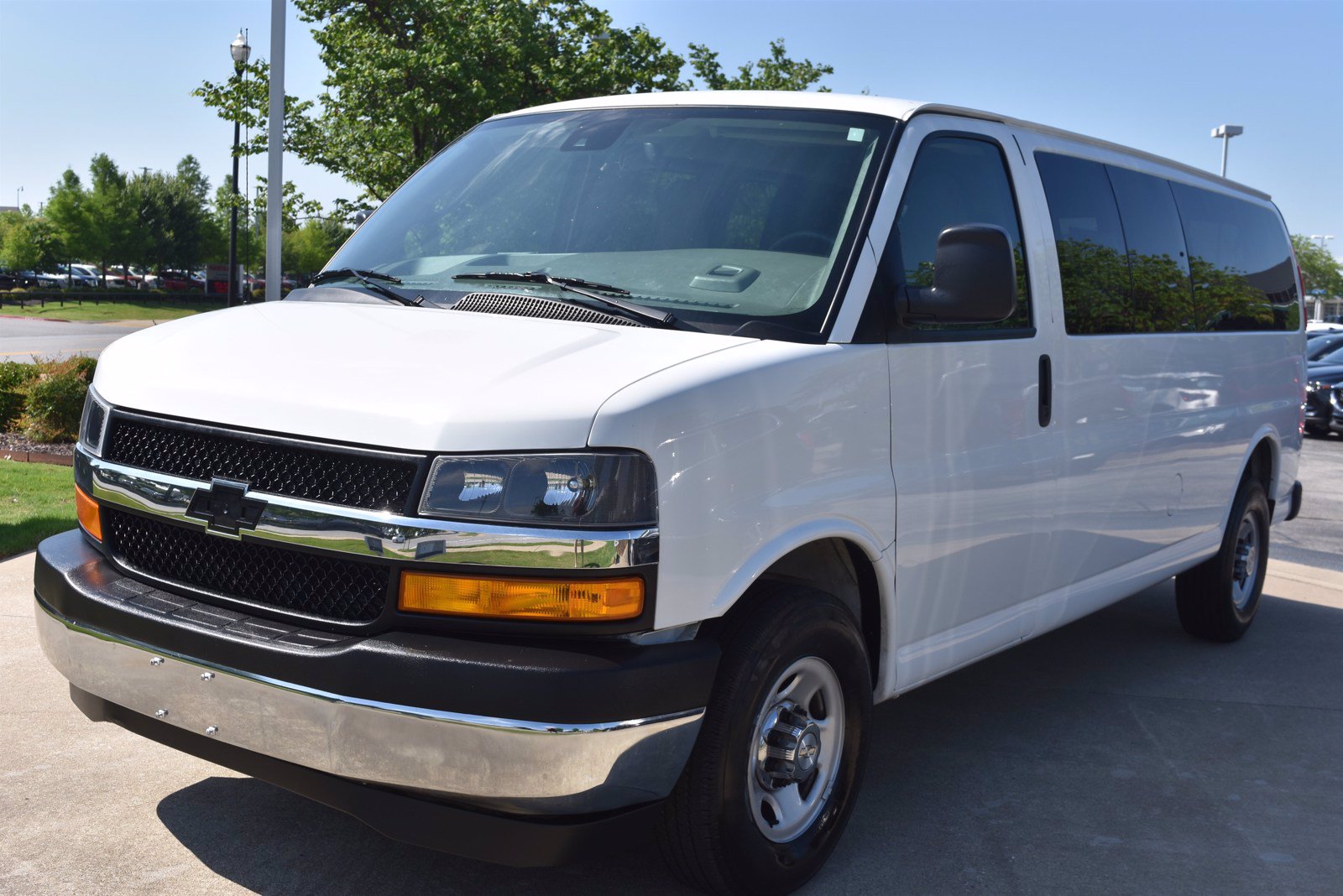 Pre-owned 2019 Chevrolet Express 15 Passenger Lt Full-size Passenger 